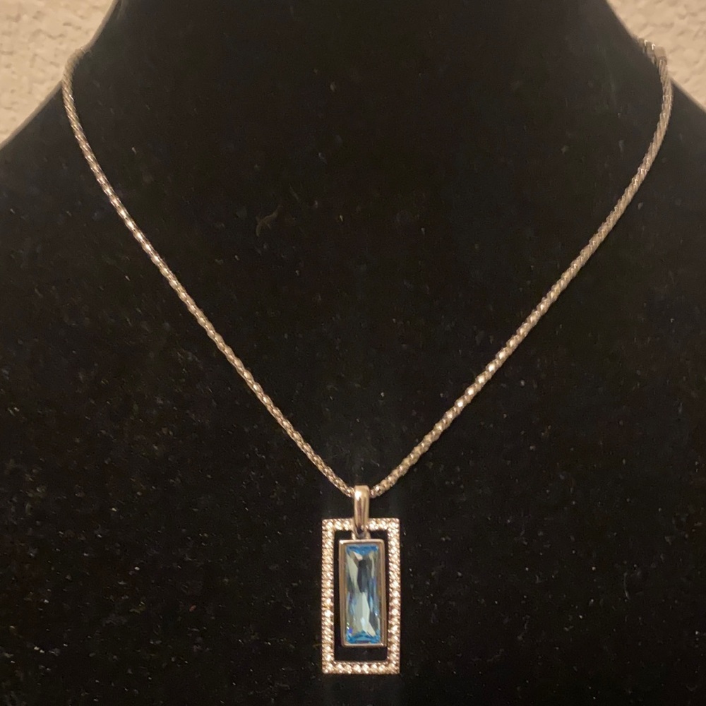 Elegant Blue and Silver toned Pendant Necklace